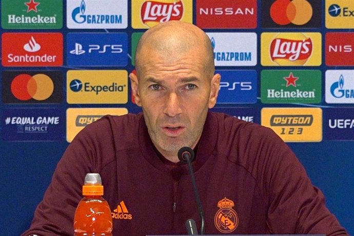 Real Madrid's head coach Zinedine Zidane speaks during a press conference ahead of today's UEFA Champions League Group B soccer match against against FC Shakhtar Donetsk. Photo: Aleksandr Gusev/SOPA Images via ZUMA Wire/dpa