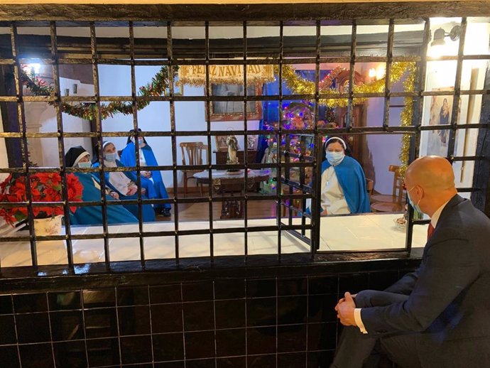 El alcalde de León entrega el donativo municipal a las monjas
