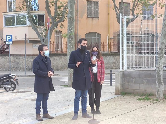 El president del Parlament, Roger Torrent, al costat del vicepresident del Govern, Pere Aragons, i la número 2 d'ERC a les eleccions catalanes, Laura Vilagr.