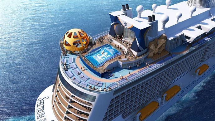 Barco Royal Caribbean Spectrum of the seas elige málaga para su primera escala antes de ir a Barcelona nueva categoría Quantrum Ultra buque barco crucero