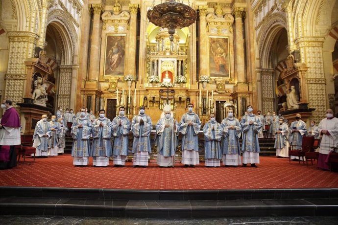 Monseñor Demetrio preside la ordenación de ocho nuevos diáconos