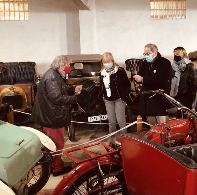 La consellera de Cultura, ngels Ponsa, ha visitado este martes junto al expresidente de la Generalitat Quim Torra el proyecto de museo del automóvil en Sils (Girona) en el que trabaja el coleccionista Salvador Claret.