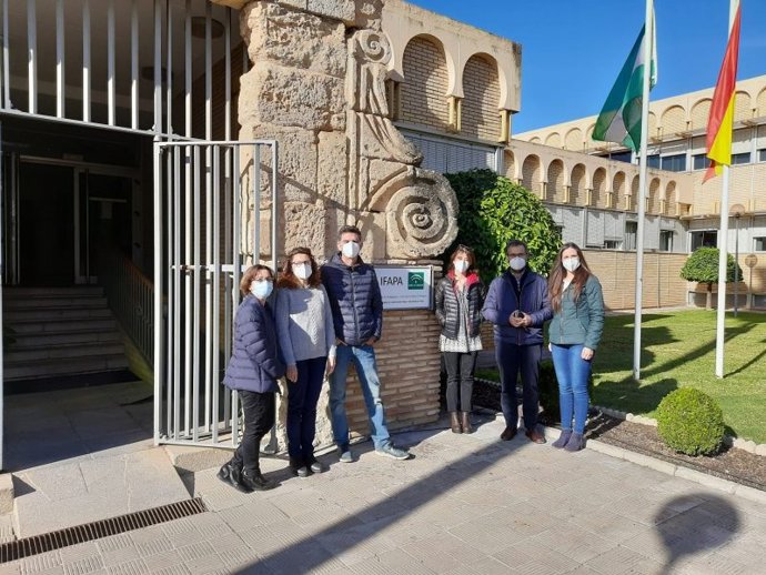 El grupo de Investigacion del estudio con Alicia Serrano (dcha.)