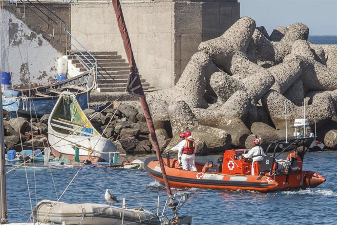 Una lancha de Cruz Roja en el Muelle de Arguineguín, en Gran Canaria