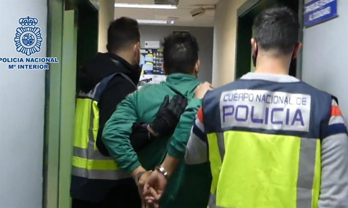 Detenido un hombre que asaltaba a punta de navaja pro la espalda a viandantes de Chamberí