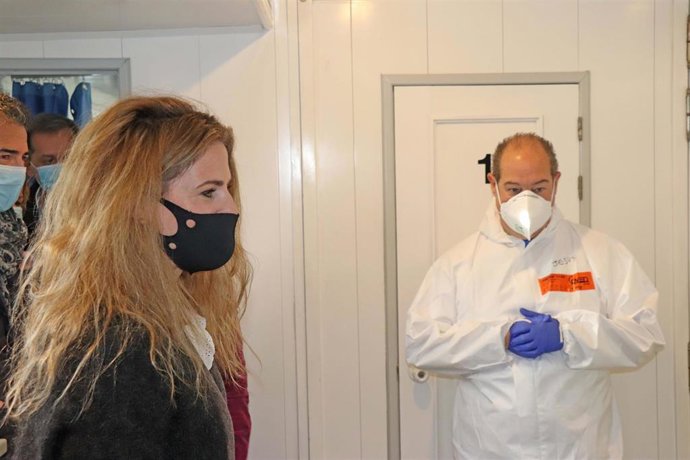 Mestre en la unidad móvil de test