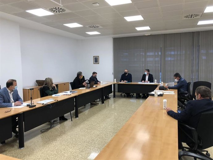 El consejero Antonio Luengo durante la reunión mantenida con representantes de COAG, UPA, Asaja y Fecoam