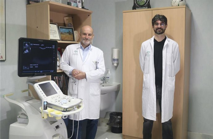 Los doctores. Manuel Romero  y Javier Ampuero, miembros del Grupo de Investigación SeLiver