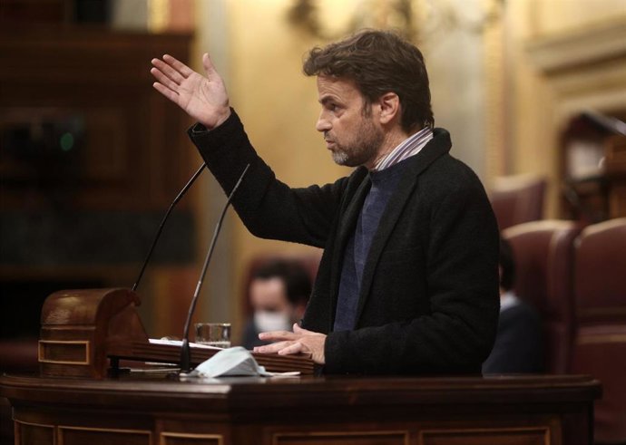 El presidente del grupo parlamentario de Unidas Podemos y líder de En Comú Podem -ECP-, Jaume Asens, interviene durante una sesión plenaria en la Cámara Baja, en Madrid (España), a 1 de diciembre de 2020. 