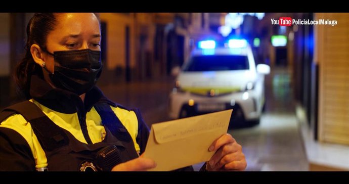 Fotograma del vídeo de felicitación navideña de la Policía Local de Málaga