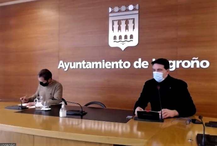 Kilian Cruz-Dunne y Jaime Caballero, en la rueda de prensa tras la Junta de Gobierno Local.