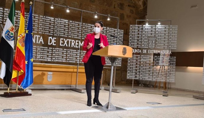 La consejera de Igualdad y portavoz de la Junta, Isabel Gil Rosiña, en rueda de prensa