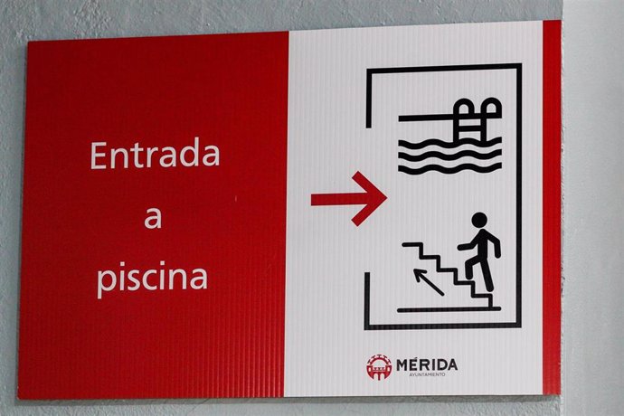 Comienza la instalación de cartelería en lectura fácil en las instalaciones deportivas municipales de Mérida