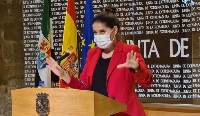 La consejera de Igualdad y portavoz de la Junta, Isabel Gil Rosiña, en rueda de prensa