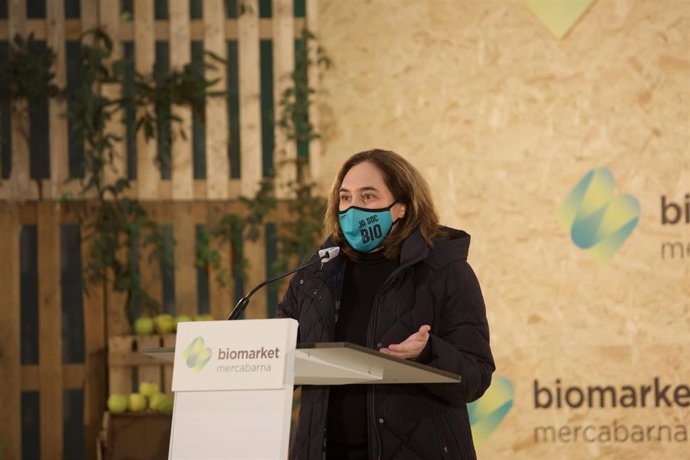 La alcaldesa de Barcelona, Ada Colau, interviene en la inauguración de Biomarket de Mercabarna, el primer mercado mayorista de alimentos ecológicos de España