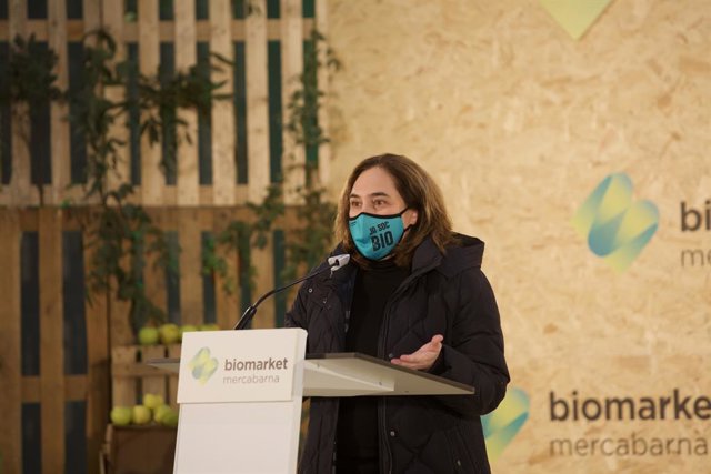 La alcaldesa de Barcelona, Ada Colau, interviene en la inauguración de Biomarket de Mercabarna, el primer mercado mayorista de alimentos ecológicos de España