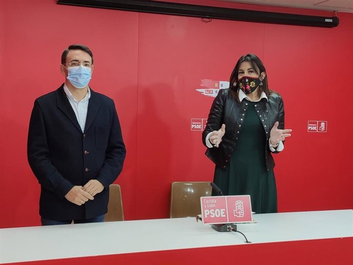 Fernando Pablos (I) y Ana Sánchez (D).