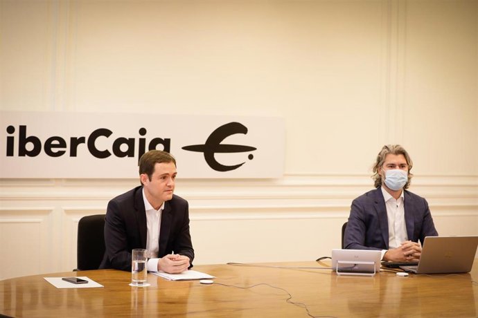 Antonio Martínez y Santiago Martínez en la presentación del número 71 de la revista Economía Aragonesa.