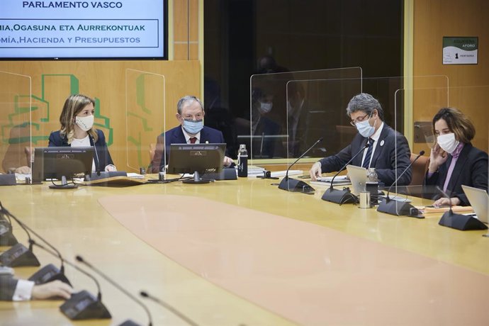 Comparecencia del consejero de Economía y Hacienda, Pedro Azpiazu, en el Parlamento vasco.