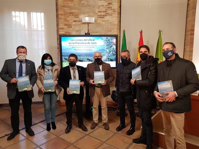 Presentación del informe sobre coste del olivar en la provincia de Jaén.
