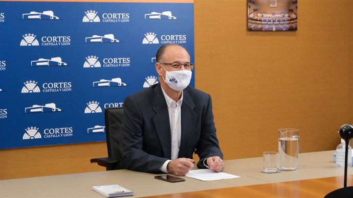 El presidente de las Cortes, Luis Fuentes.