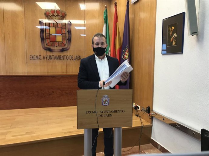El alcalde de Jaén, Julio Míllán, durante la rueda de prensa