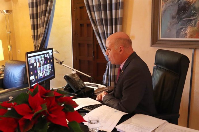 El presidente de la Diputación de Córdoba, Antonio Ruiz, durante el Consejo de Alcaldes celebrado de manera telemática