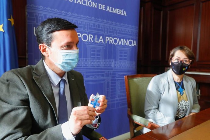 El presidente de la Diputación, Javier Aureliano García, con Astea