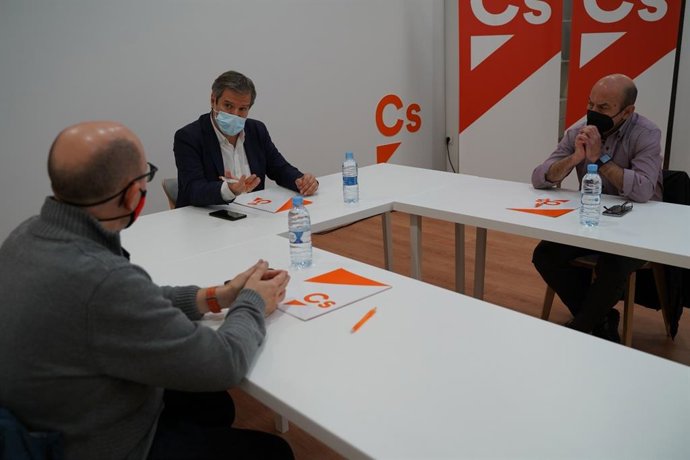 Reunión de Daniel Pérez Calvo con sindicatos.