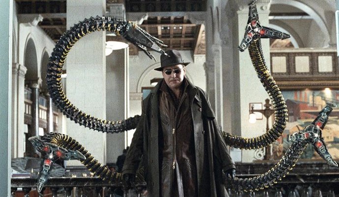 Alfred Molina es Doctor Octopus en Spider-Man