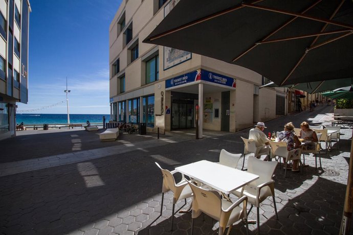 Terraza de un bar en Benidorm durante el Día Mundial del Turismo 2020, en Benidorm