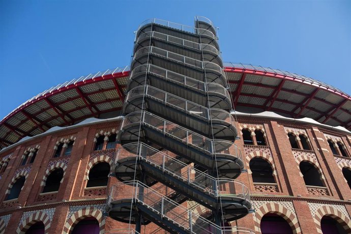 Fachada, Centro comercial.