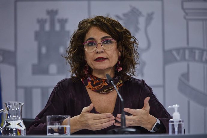 La ministra portavoz y de Hacienda, María Jesús Montero, comparece en rueda de prensa tras el Consejo de Ministros celebrado en Moncloa, Madrid (España), a 9 de diciembre de 2020.