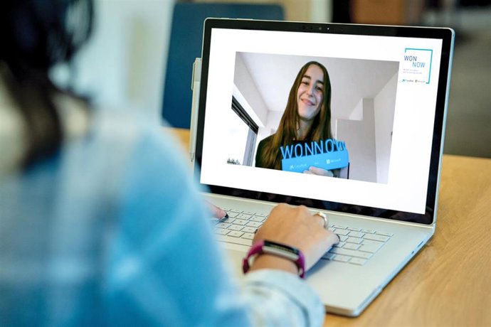 La alumna navarra Amaia Goñi ha obtenido uno de los Premios WONNOW entregados por CaixaBank y Microsoft a las mejores estudiantes de grados universitarios técnicos.