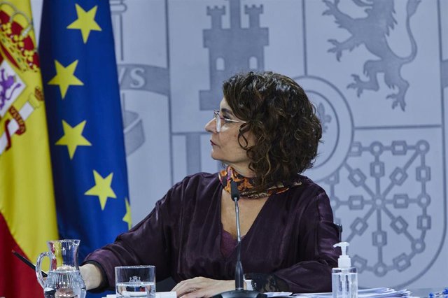 La ministra portavoz y de Hacienda, María Jesús Montero, comparece en rueda de prensa tras el Consejo de Ministros celebrado en Moncloa, Madrid (España).