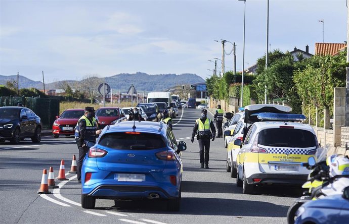 Agentes de Policía realizan controles de movilidad