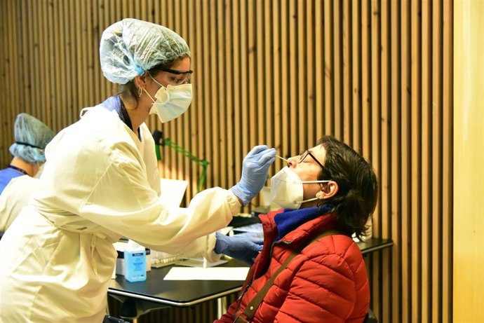 Realización de test de coronavirus