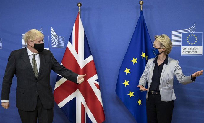 09 December 2020, Belgium, Brussels: UK Prime Minister Boris Johnson (L) welcomed by European Commission president Ursula von der Leyen ahead of their dinner meeting to discuss the Brexit issues. Photo: Aaron Chown/PA Wire/dpa