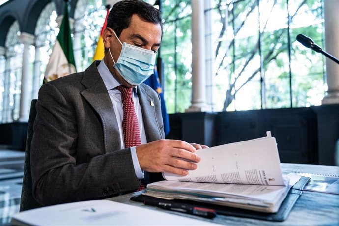 El presidente de la Junta de Andalucía, Juanma Moreno, en una reunión del Consejo de Gobierno.