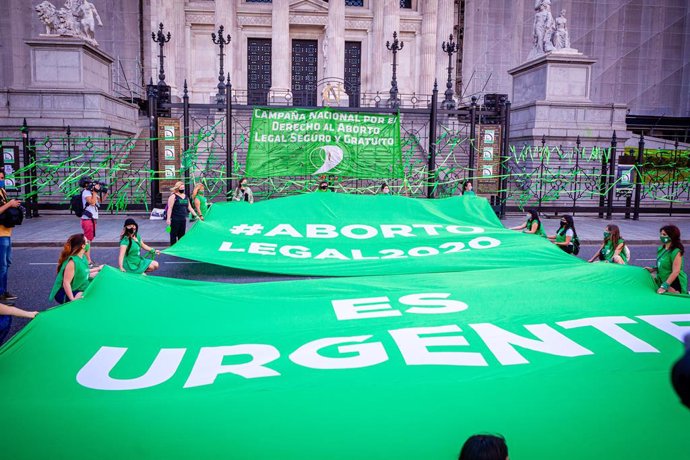 Protestas de apoyo a la ley de legalización del aborto frente al Congreso de Argentina.