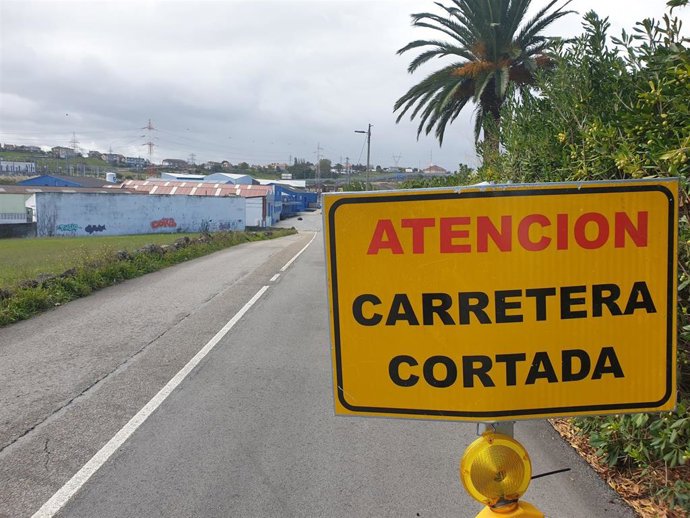 Cartel de carretera cortada