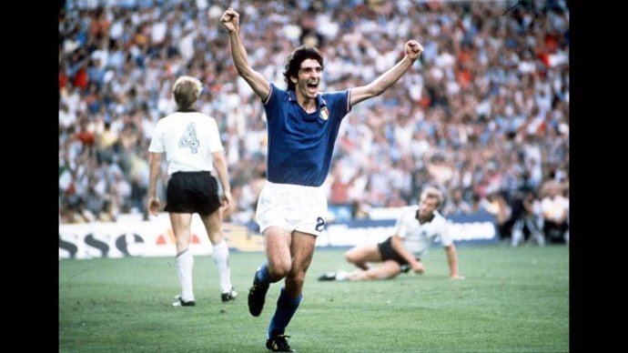 Paolo Rossi celebra su gol ante la RFA en la final del Mundial de 1982
