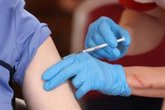 Foto: Reino Unido precisa que únicamente las personas con riesgo de anafilaxia no deberían recibir la vacuna de Pfizer