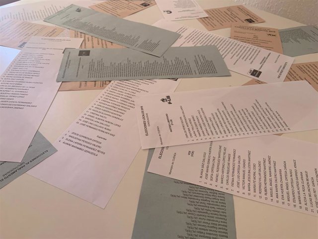 Papeletas, urnas, sobres, elecciones, municipales, autonómicas, europeas.