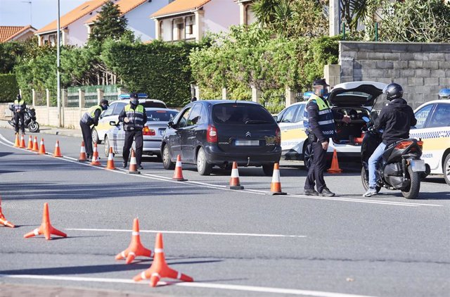 Agentes de Policía Nacional realizan controles de movilidad e