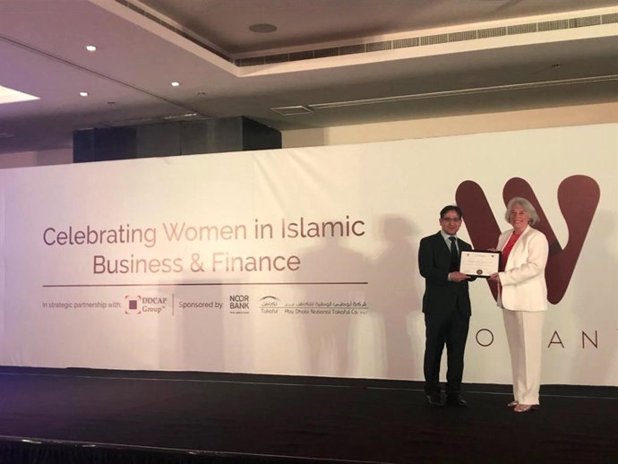 Isabel Romero cuando recibió en Dubai en 2019 su primer reconocimiento como una de las mujeres más influyentes del mundo en negocios islámicos.