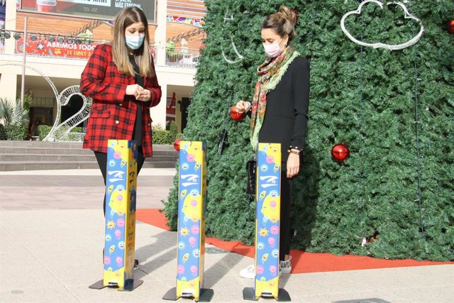 Donación de dispensadores de gel hidroalcohólico de Zenia a la zona pediátrica del Hospital de Torrevieja 