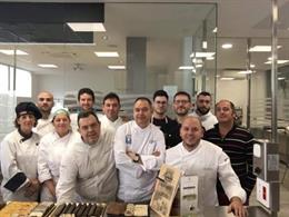 Pasteleros granadinos lanzan una campaña solidaria para unas 300 familias necesitadas