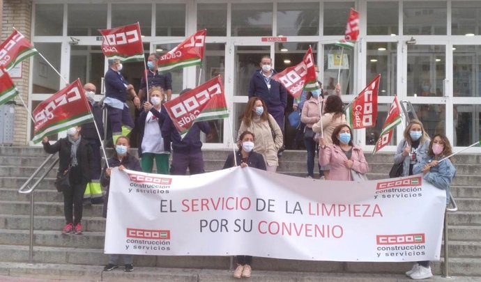 Protesta de trabajadores del servicio de limpieza por su convenio 