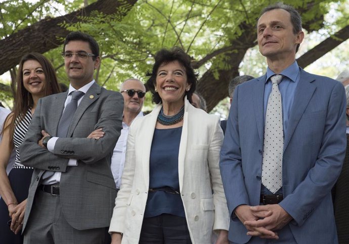 La consellera deUniversidades, Carolina Pascual, el rector de la UPV, Francisco Mora, la ministra de Eduación, Isabel Celaá, y el ministro de Ciencia, Pedro Duque, en una foto de archivo